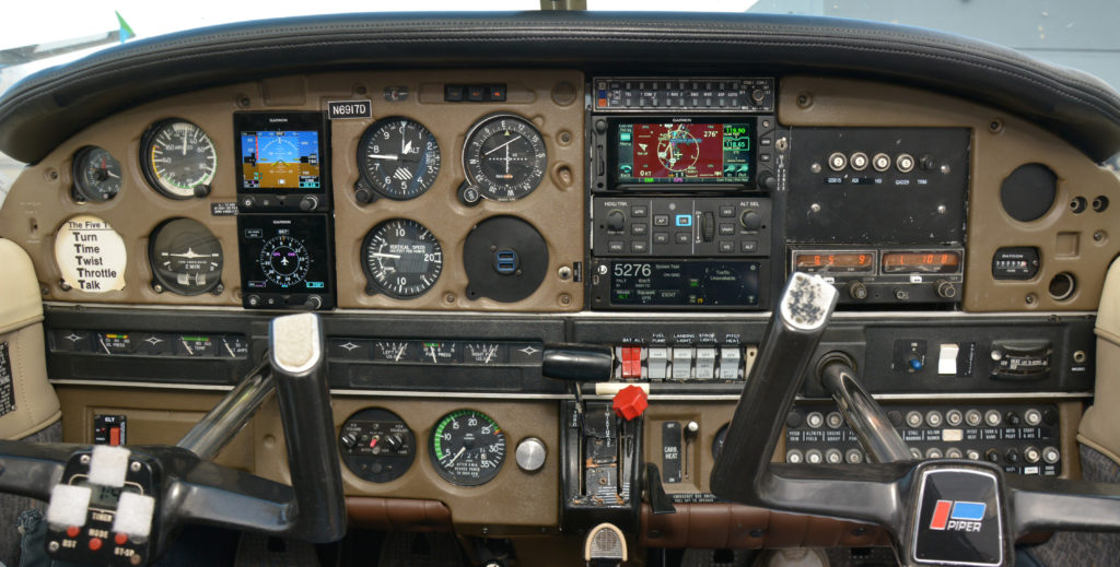 Piper Archer II instrument panel