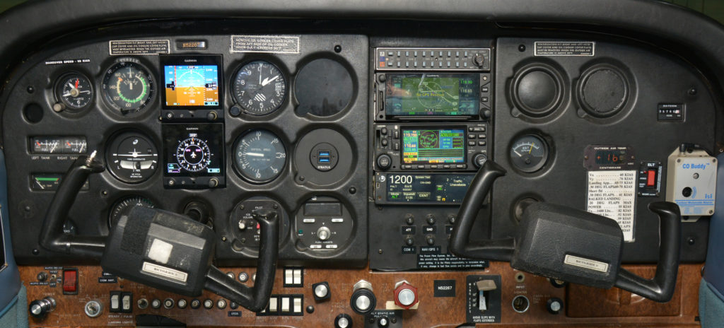 Cessna 172P instrument panel