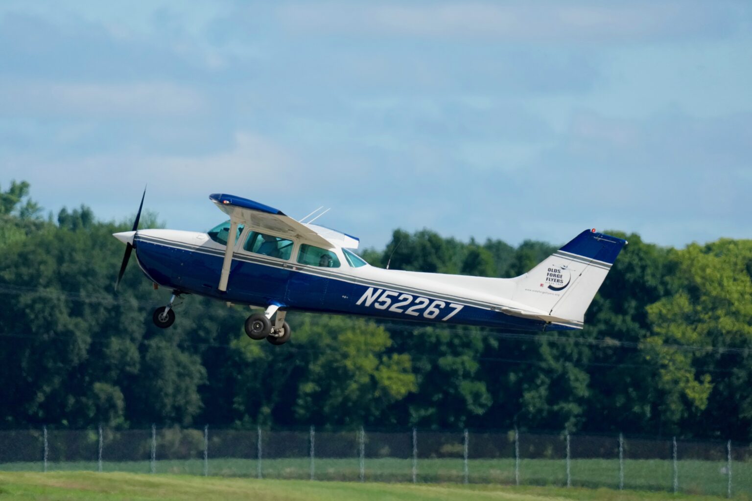 Olds Forge Flyers Cessna 172 N52267 lifting off from Capital Region International Airport